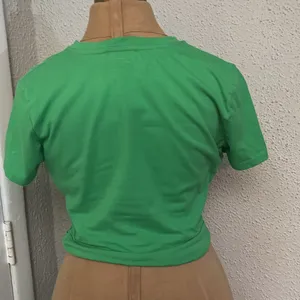 Zara Kelly Green Knotted Front Cropped Tee M Classic Rainbowcore Boho Urban thumbnail 3