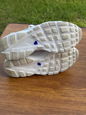 Nike Air Huarache Triple White Sneakers Shoes 654275-110 Youth 7Y thumbnail 5