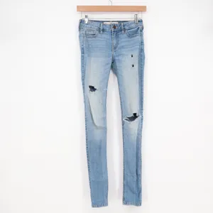 Hollister Low Rise Super Skinny Distressed Light Wash Jeans 00R thumbnail 2