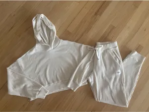 Alo Yoga Ivory Muse Set thumbnail 1