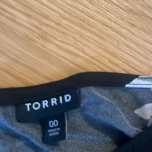 Torrid floral tank‎ thumbnail 2