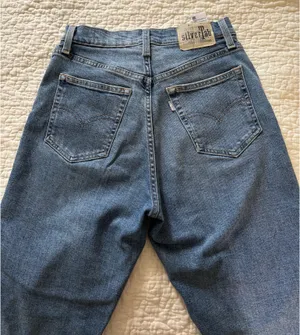 Levi’s Silver Tab Vintage Jeans High-Waisted Mom Jeans thumbnail 2