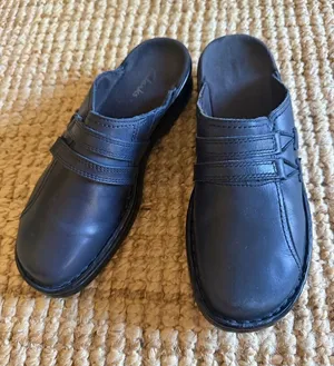Clarks Black Leather Clogs Women Size 8 M Slip On Comfort Shoes thumbnail 1
