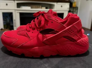 Nike Huarache Run‎ GS Triple Red Athletic Shoes in 6Y thumbnail 1