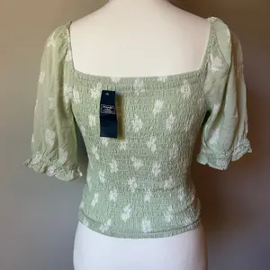 NWT Abercrombie Green Peplum Blouse Ditzy Floral Print Size Small thumbnail 3
