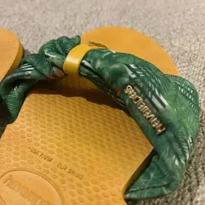 Havaianas Tropical Print Bow Slide Sandals‎ with Yellow Sole Summer Beach Flip Flops thumbnail 2