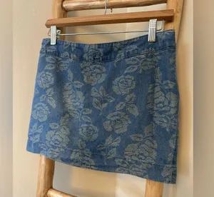Abercrombie & Fitch Denim Mini Skirt women’s Size 25/0 Gold Floral Pattern thumbnail 1