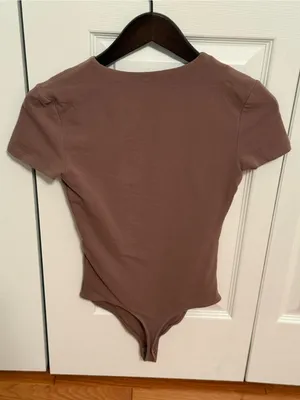Abercrombie & Fitch T-shirt Bodysuit in Tan thumbnail 3