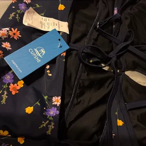 Cupshe Navy Floral One-Piece Swimsuit size large thumbnail 3
