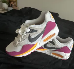 Nike Sneakers thumbnail 1