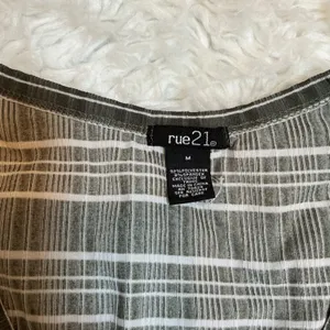 Rue‎ 21 Olive Green White Stripe Ribbed Henley Long Sleeve Top Shirt Womens Sz M thumbnail 3