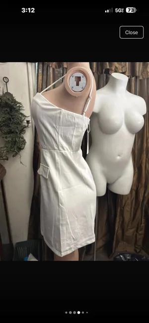 New beautiful zise medium white dress thumbnail 3
