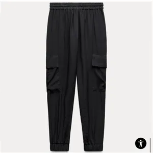 Zara Black‎ Stretchy Elastic Waist Cargo Jogger Pants With Pockets thumbnail 2