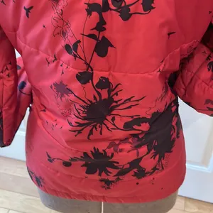 Patagonia nano puffer red and black flowered full zip insulatedjacket thumbnail 5