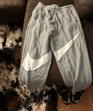 Nike Sweatpants thumbnail 1