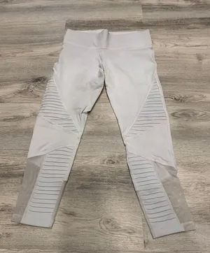 PINK Ultimate Cropped Leggings thumbnail 1