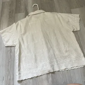 Vintage Embroidered Shirt short sleeve button up boxy crop womens Cream (medium) thumbnail 4