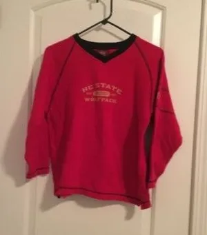 Red Oak Women's Red Sweatshirt Pullover NC State Wolfpack Size Medium thumbnail 1