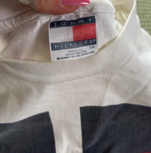 Tommy Hilfiger Vintage T-Shirt thumbnail 4