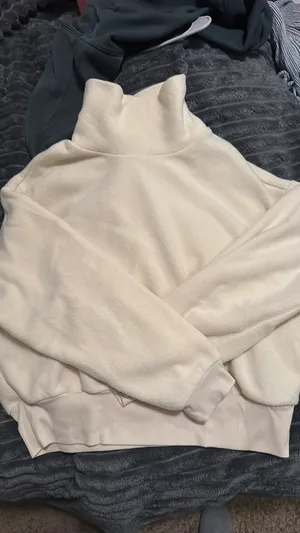 Old Navy Active Cropped mock neck thumbnail 3