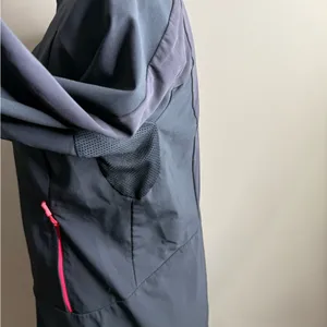 Salomon Women's Black Jacket with Pink Accents clima wind momentum jacket med thumbnail 12