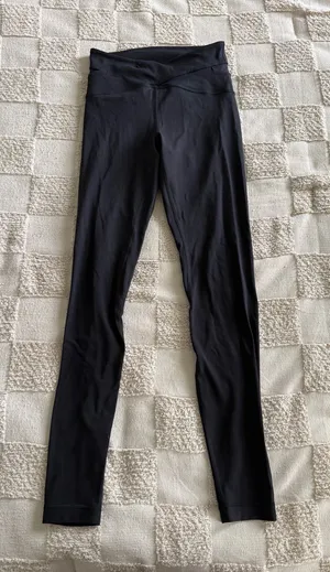 Lululemon Aligned Angles Super High Rise Tight 28"
Black size 4 thumbnail 1