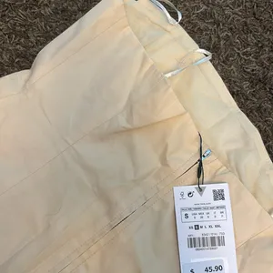 NWT Zara Creme‎ Strapless Asymmetrical Bandeau Top thumbnail 5