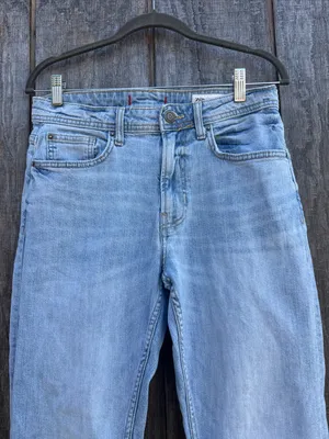 Woman’s Zara Light Blue High Rise Straight Jeans Raw Hem Size 4 thumbnail 3