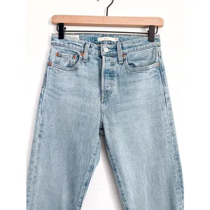 Levi’s Wedgie High Rise Light Wash Jeans Size 25 thumbnail 2