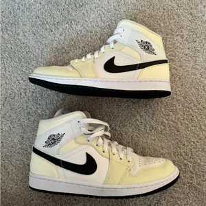 Nike air jordan’s thumbnail 1