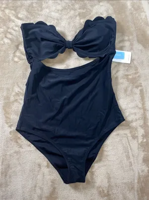 Cupshe Black Scalloped Bow One-Piece Swimsuit thumbnail 1