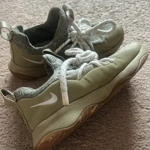 Nike City Loop in Olive Women’s 9 thumbnail 3