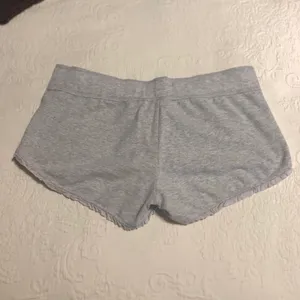 Hollister Y2K Low Rise Ruffle Shorts thumbnail 4