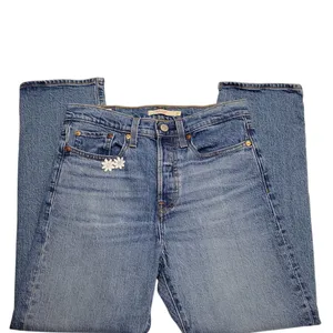 Levi’s Premium Wedgie Droit Straight Jeans women's Size 27 Light Wash thumbnail 3