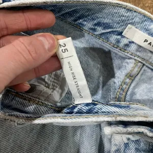 PacSun high-rise straight distressed light wash button butterfly denim jeans thumbnail 7