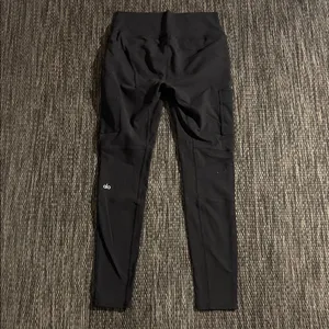 Alo yoga High-Waist Cargo Legging thumbnail 2