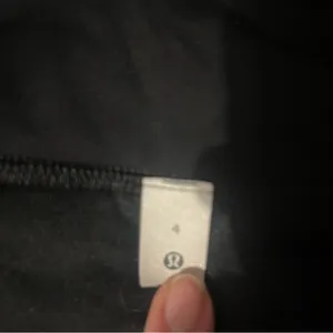Lululemon grey speed up 2.5” shorts size 4 thumbnail 5