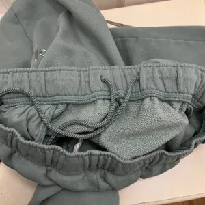 Alo Yoga Accolade Wide Leg Sweatpants L Botanical Green Relaxed Athleisure thumbnail 6