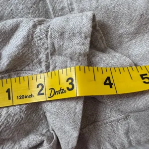 Old Navy size XS linen blend high-rise shorts in cream thumbnail 8