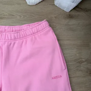 Aritzia Cozy Sweatfleece Mega Straight Sweatpant in JellyBean Pink thumbnail 2