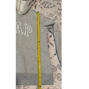 Gap Women's Fleece Pullover Hoodie Gray Embroidered Arch Logo Size Medium thumbnail 2