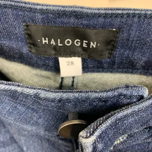 Halogen Cropped Kick Flare Jeans High Rise Frayed Ankle Distressed Dark Wash 28 thumbnail 7