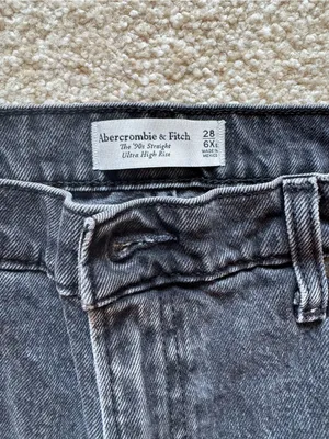 Abercrombie 90s straight ultra high rise Jean thumbnail 2