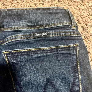 Wrangler Boot Cut Jeans Frayed Hem Dark Wash Denim Junior Size 11/12x32‎ thumbnail 8