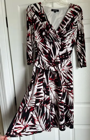 Nine West Tropical Palm Print Black White Red Stretch Dress Size 6 thumbnail 2