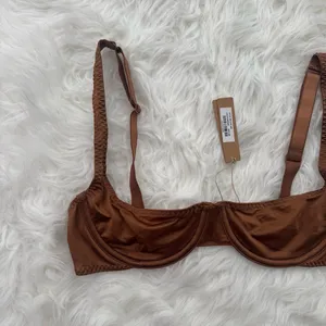 Skims Stretch Satin Unlined Underwire Scoop Bra Bronze Size 32B thumbnail 3