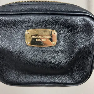 Michael Kors Crossbody‎ Bag Black Leather Gold Chain Strap Zip Card Slots Small thumbnail 4