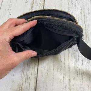 Lululemon Everywhere Belt Bag Black Fleece Sherpa with Gold Hardware 1L thumbnail 10