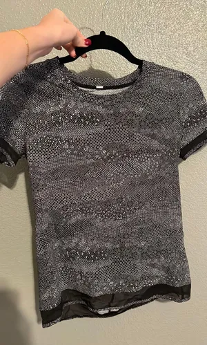 Lululemon Top thumbnail 1