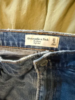 Abercrombie High-Rise Jeans thumbnail 3
